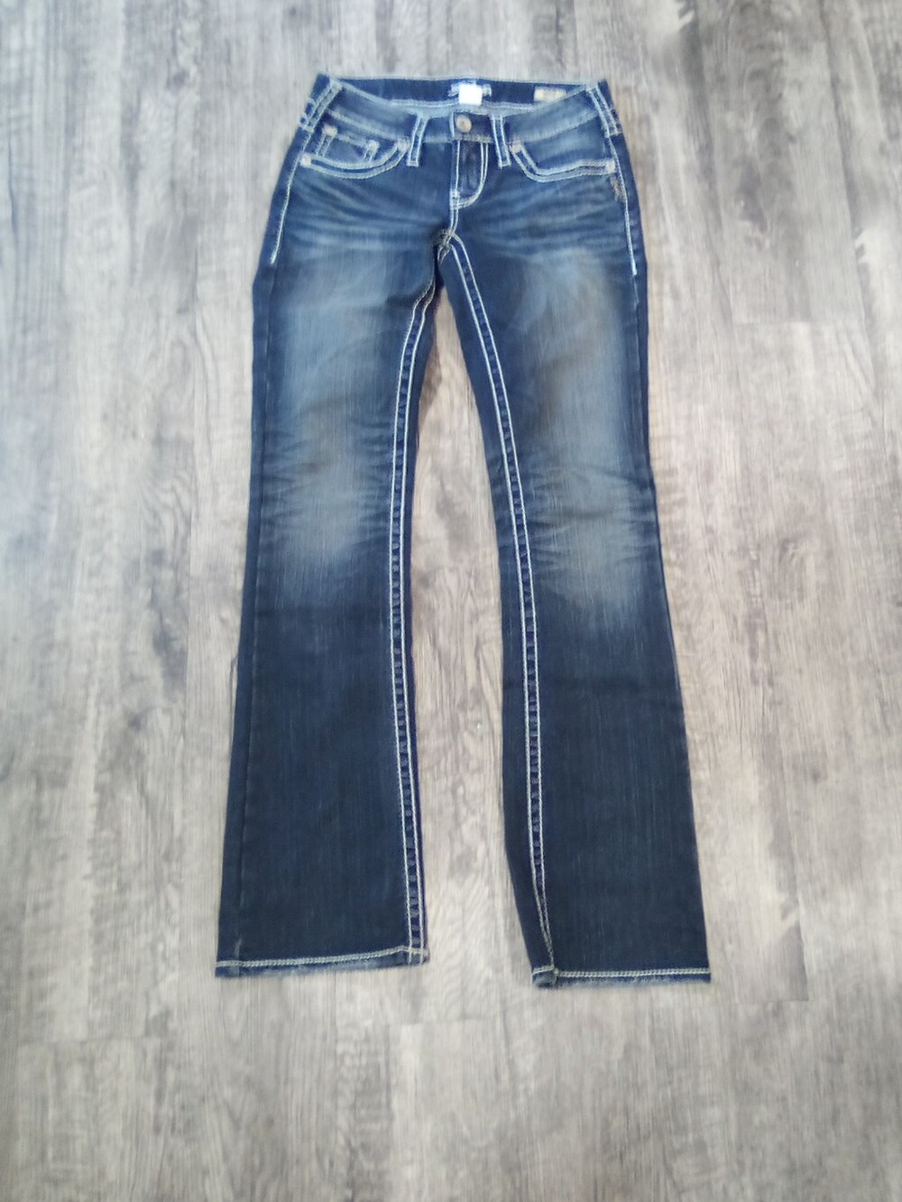 Women’s Dark Wash Jeans with Contrast Stitching